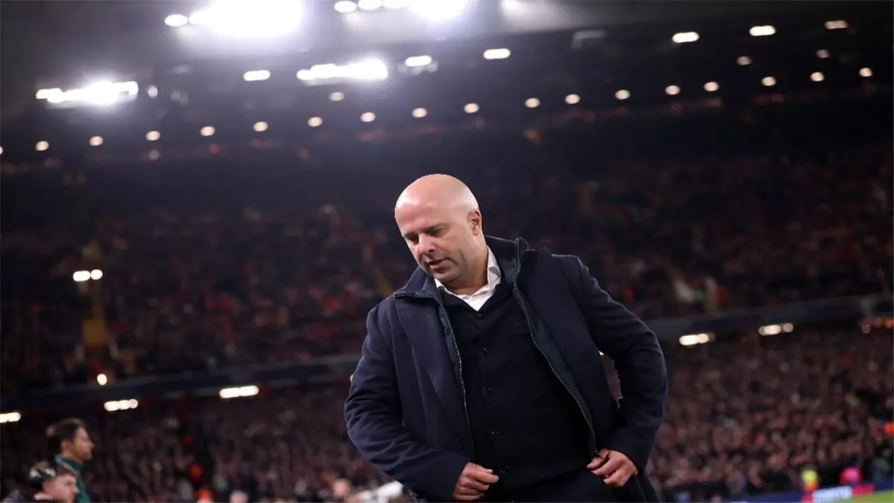 إقالة سلوت من تدريب ليفربول تعكس أزمة فنية تؤثر على مستقبل الفريق